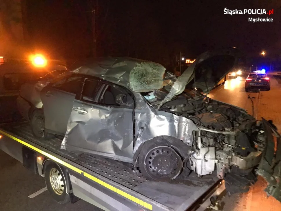 Pijany stracił panowanie nad samochodem i uderzył w słup