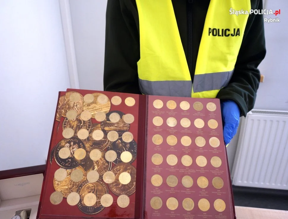 Rybniccy kryminalni odzyskali zegarki i monety kolekcjonerskie warte kilkadziesiąt tysięcy
