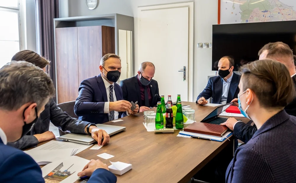 Ponad 7500 opraw świetlnych Taurona zostanie wymienionych