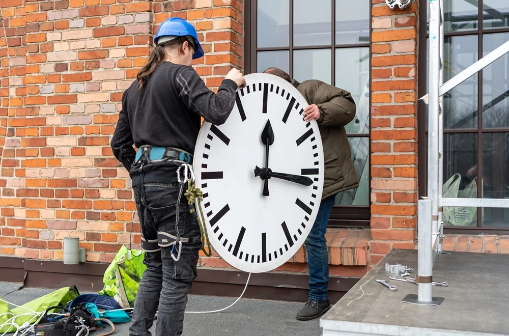 Zegar w Teatrze Rozbark znowu odmierza czas