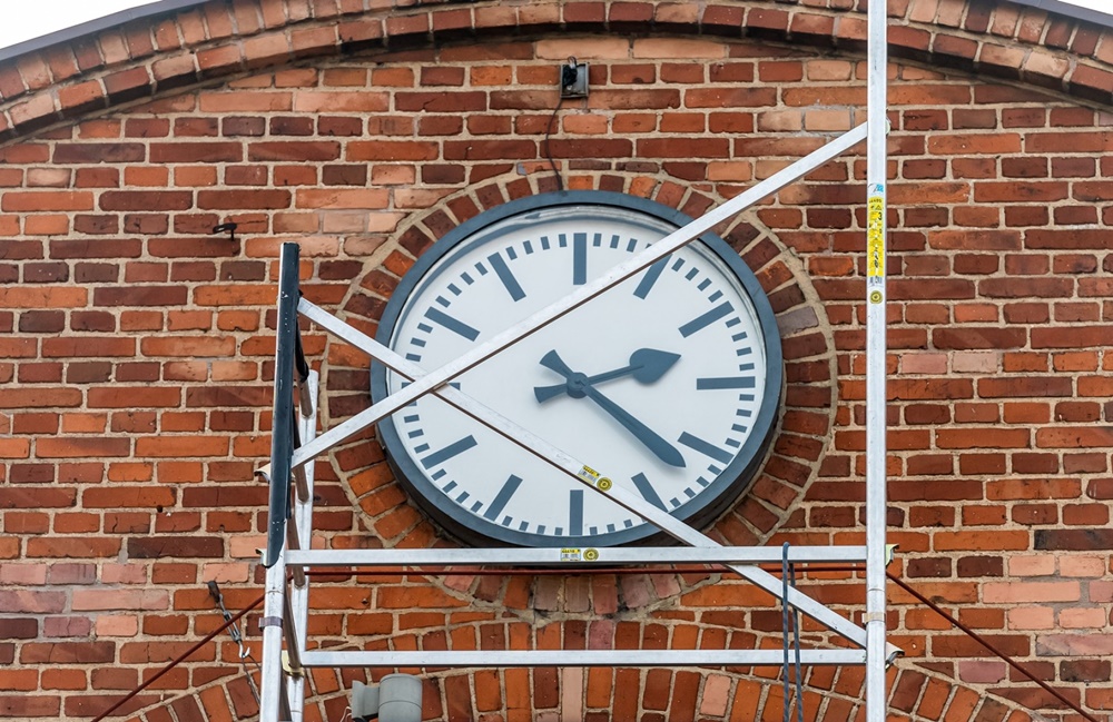 Zegar w Teatrze Rozbark znowu odmierza czas