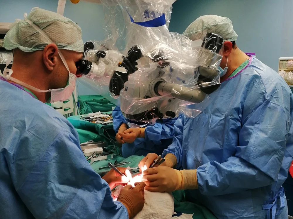 Wielki sukces gliwickich chirurgów: udany zabieg replantacji skalpu głowy i karku