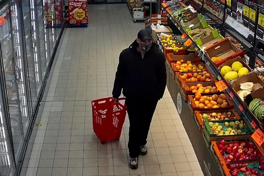 Ukradł w Biedronce towar za ponad 500 zł. Rozpoznajesz go?