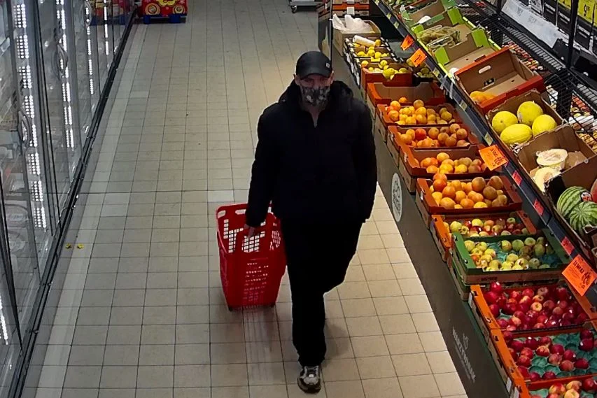 Ukradł w Biedronce towar za ponad 500 zł. Rozpoznajesz go?