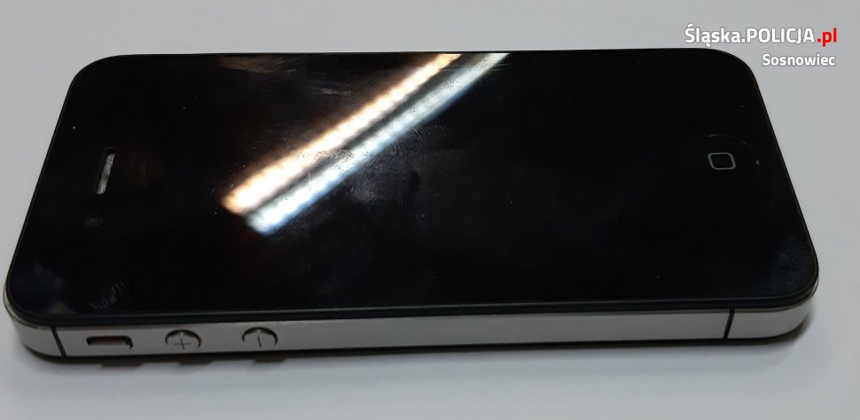 Telefon czeka na właściciela w Biurze Rzeczy Znalezionych