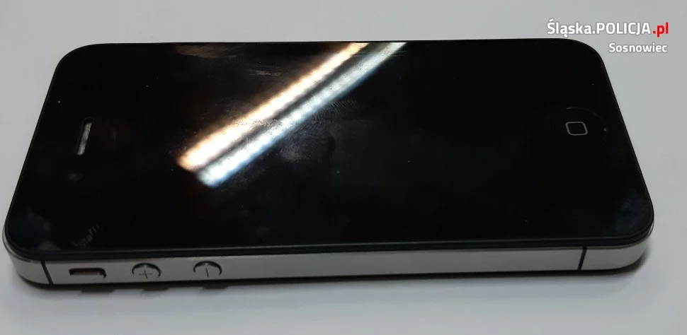 Telefon czeka na właściciela w Biurze Rzeczy Znalezionych
