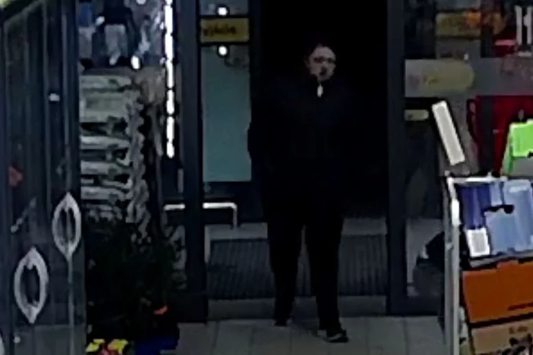Okradli biedronkę. Rozpoznajesz ich?