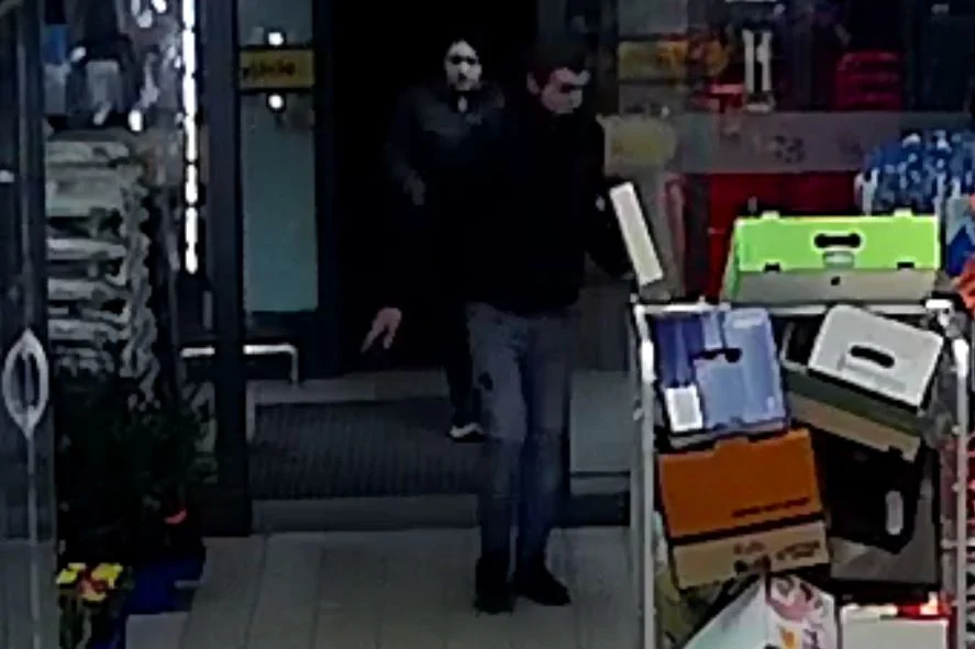 Okradli biedronkę. Rozpoznajesz ich?