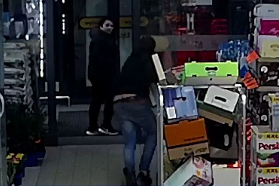Okradli biedronkę. Rozpoznajesz ich?