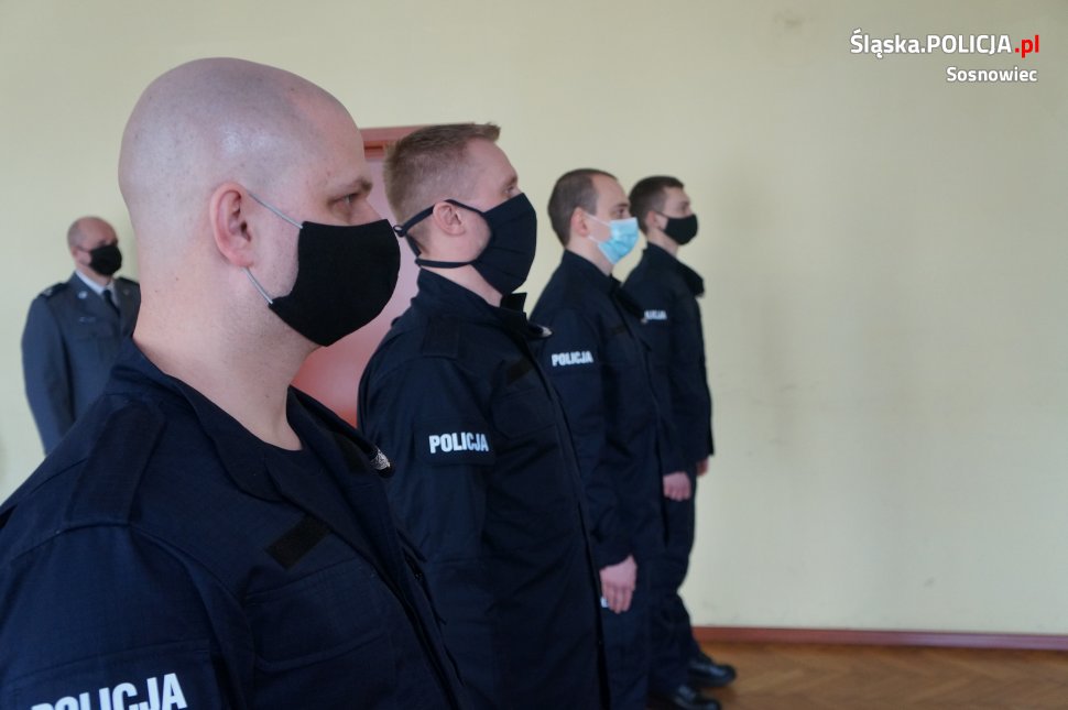 Nowi policjanci ślubowali w Komendzie Miejskiej Policji w Sosnowcu