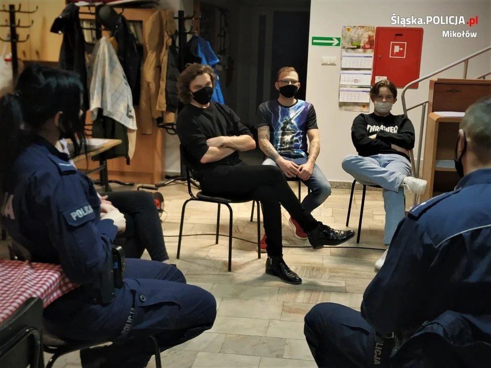 Policyjni profilaktycy zachęcali do życia bez uzależnień