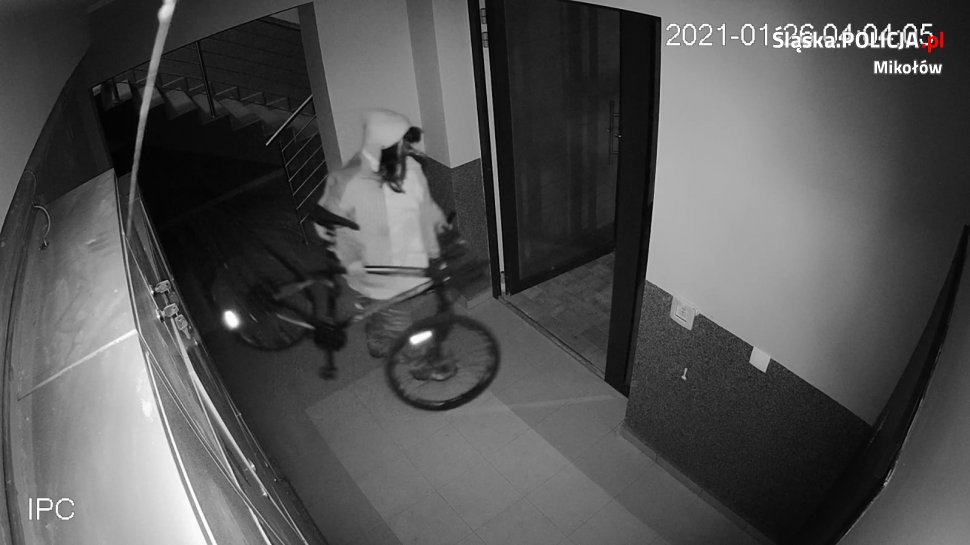 Publikujemy wizerunek sprawcy kradzieży. Rozpoznajesz go?