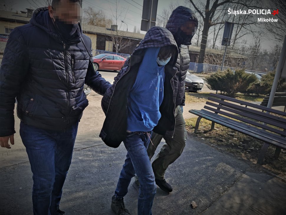 Włamali się do wrzutki pieniędzy na myjni samochodowej