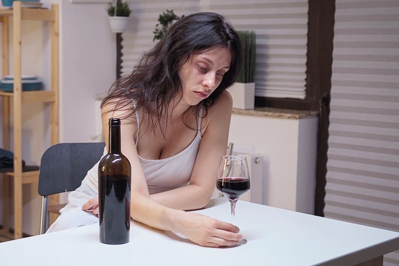 Detoks i odtrucie alkoholowe w Katowicach. Jak przebiega regeneracja po długotrwałym piciu