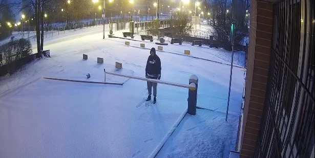 Ten mężczyzna jest podejrzewany o zniszczenie mienia. Rozpoznajesz go?