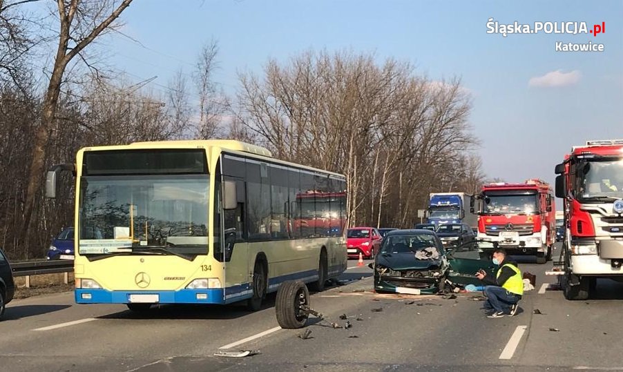Z sądowym zakazem i pod wpływem narkotyków doprowadził do zderzenia 6 samochodów