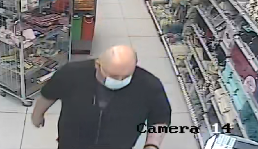 Podejrzani o kradzież w drogerii. Rozpoznajesz ich?