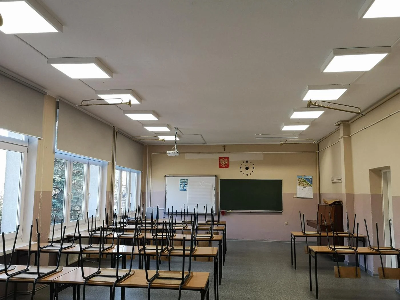 Zmodernizowane oświetlenie w szkołach i na basenie