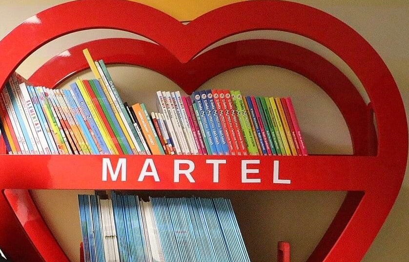 Biblioteczka w kształcie serca dla małych pacjentów żorskiego szpitala