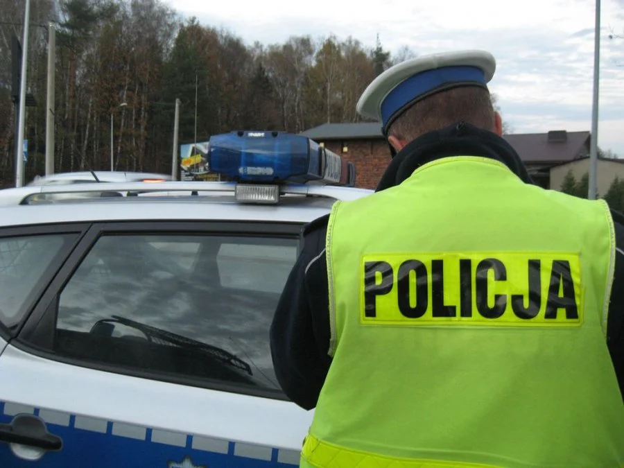 Świadkowie zareagowali podejrzewając, że pijany siedzi za kierownicą