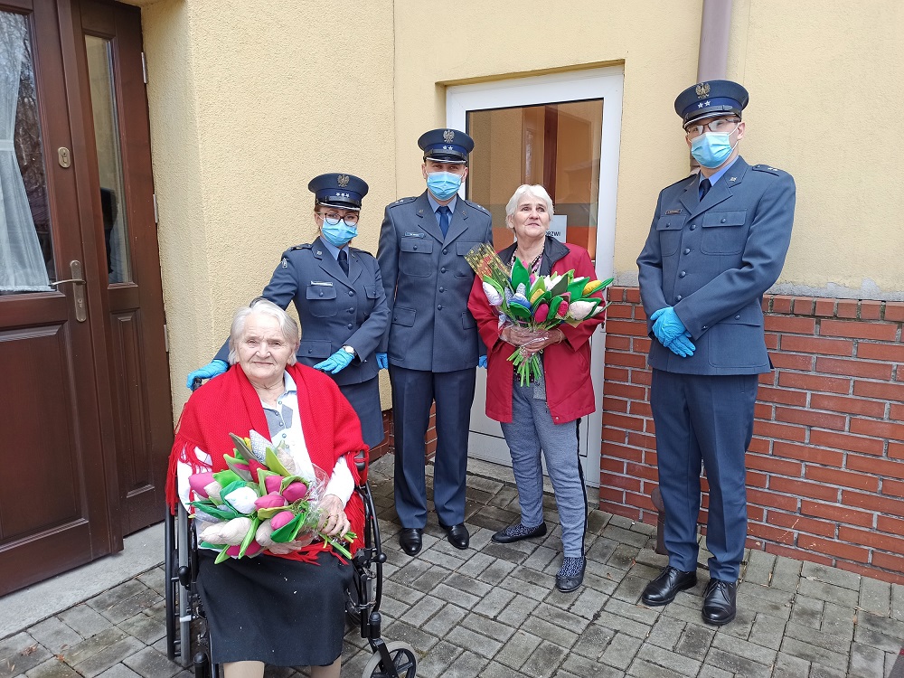 Kwiaty i muzyczne życzenia z okazji Dnia Kobiet