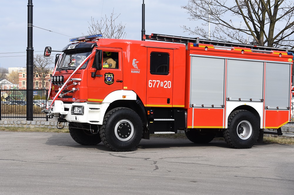 Minister Michał Wójcik W Zabrzu. Uroczystość przekazania wozu bojowego dla OSP Makoszowy