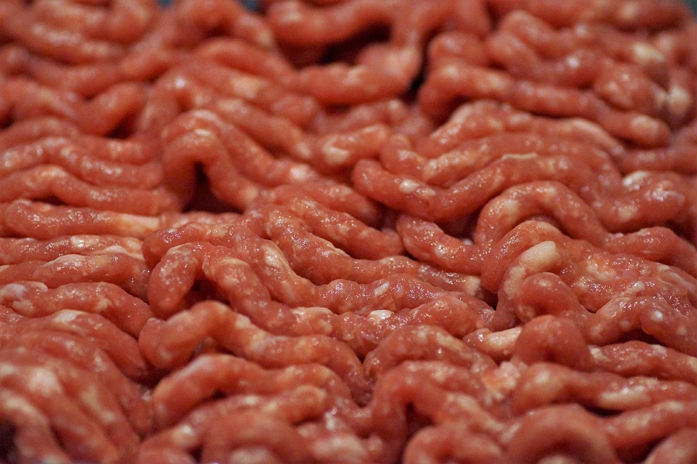 Salmonella w mięsie drobiowym sprzedawanym w sieci sklepów Biedronka i Lidl