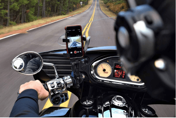 Na co zwracać uwagę wybierając interkom motocyklowy?