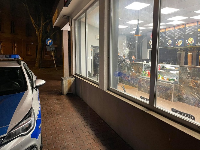 Wandale zdewastowali lokal, w którym mieści się Arman Kebab w Rudzie Śląskiej