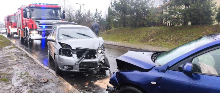Godula: Czołowe zderzenie dwóch samochodów