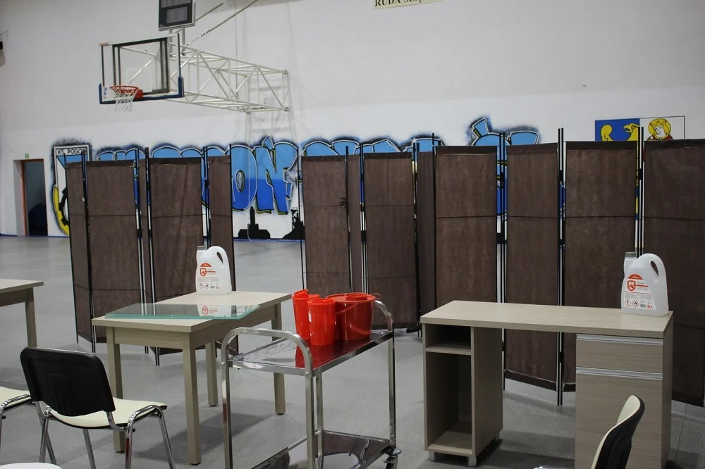 Trwają przygotowania do otwarcia punktu szczepień powszechnych w hali MOSiR