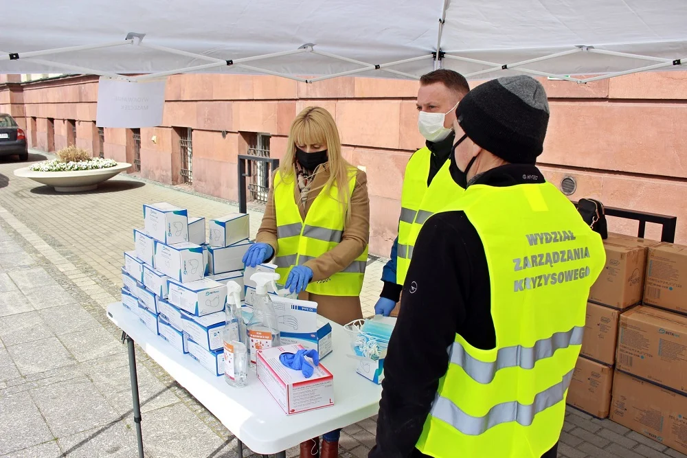 Ruda Śląska. Bezpłatne maseczki dla mieszkańców. Gdzie można je odebrać?