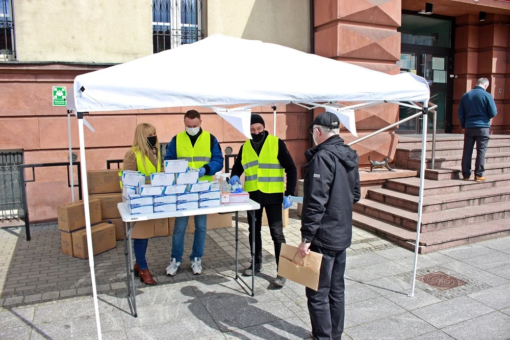 Ruda Śląska. Bezpłatne maseczki dla mieszkańców. Gdzie można je odebrać?