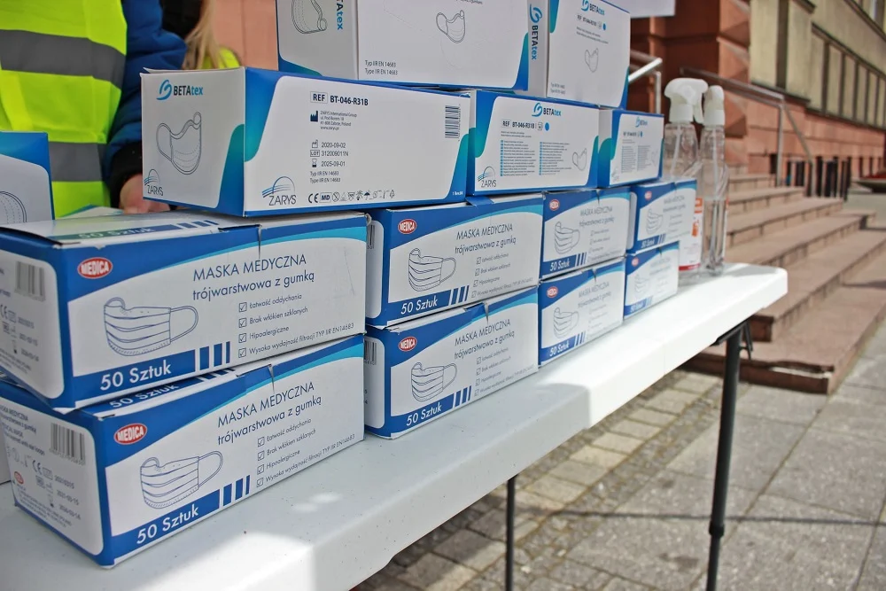 Ruda Śląska. Bezpłatne maseczki dla mieszkańców. Gdzie można je odebrać?