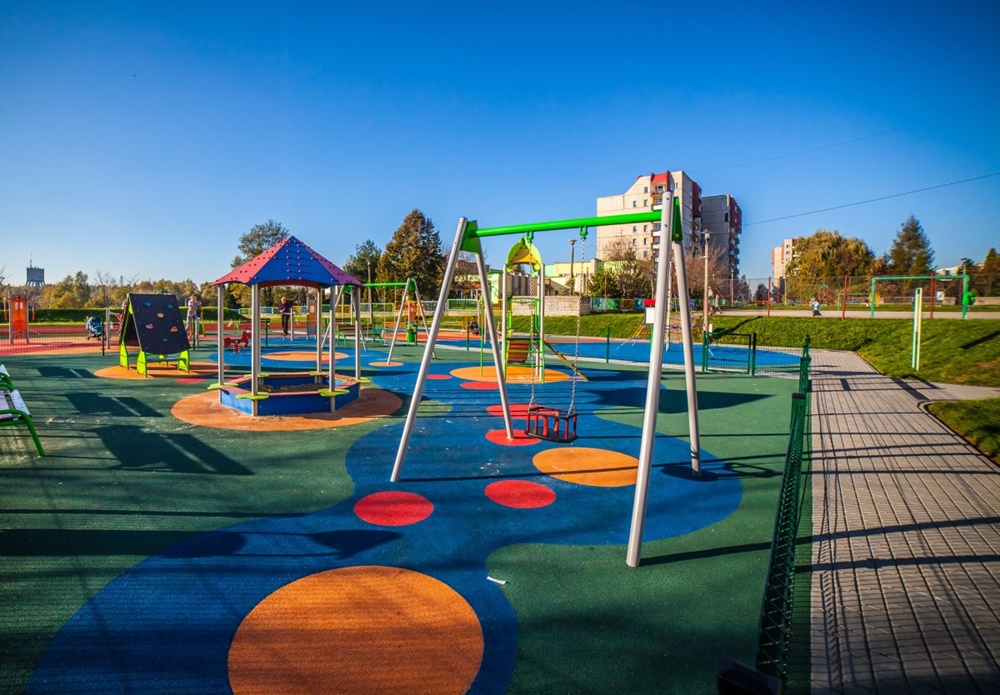 Nowe place zabaw w kilku dzielnicach