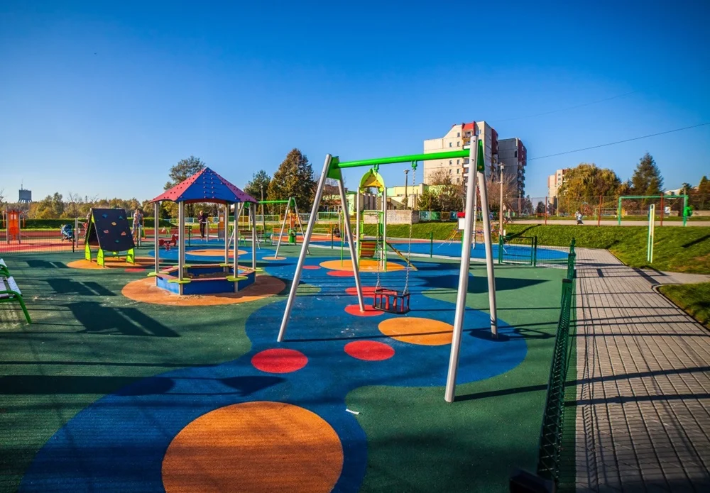 Nowe place zabaw w kilku dzielnicach