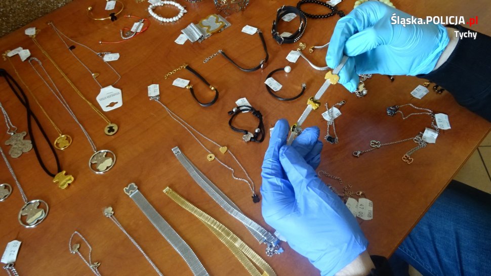 Policjanci zabezpieczyli podróbki towarów