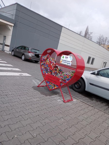 Pojemniki na nakrętki - charytatywna akcja w Siemianowicach Śląskich