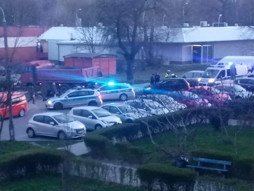 Dzielnicowi zatrzymali pijanego za kierownicą kradzionej ciężarówki