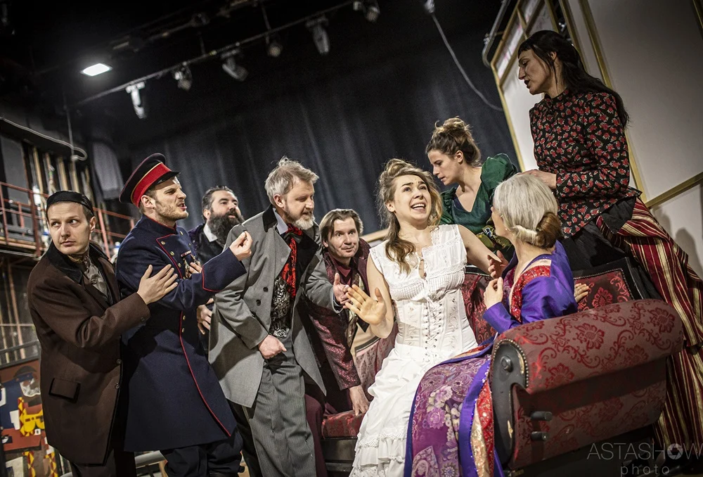 "Ożenek" - nowy termin premiery w Teatrze Miejskim