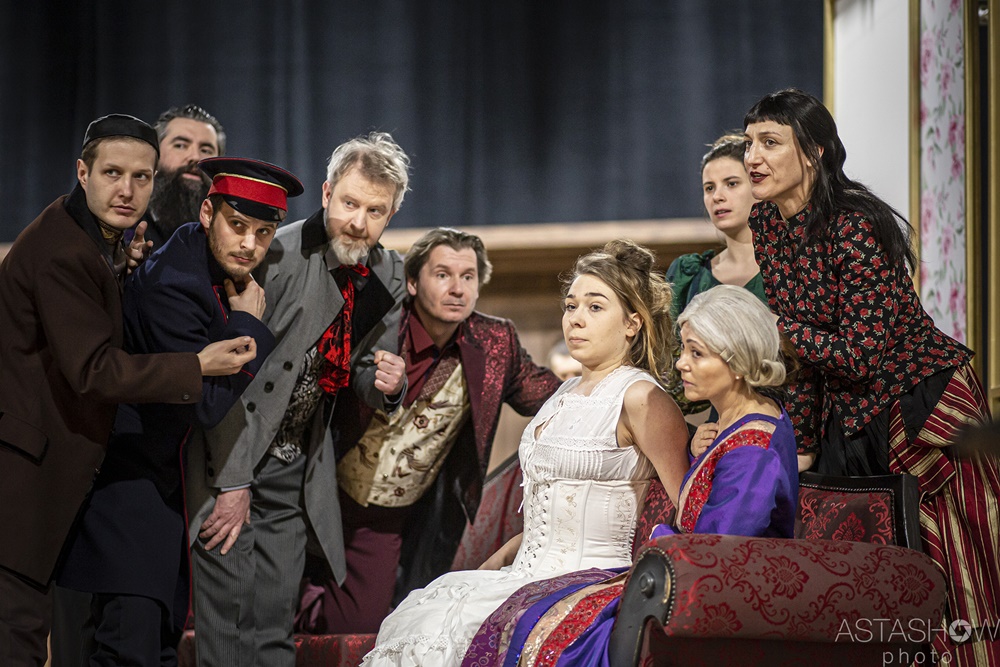 "Ożenek" - nowy termin premiery w Teatrze Miejskim