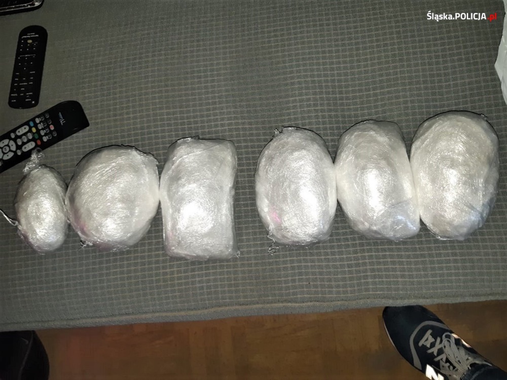 Ponad 5 kilogramów amfetaminy i plantacja marihuany w mieszkaniu pseudokibica