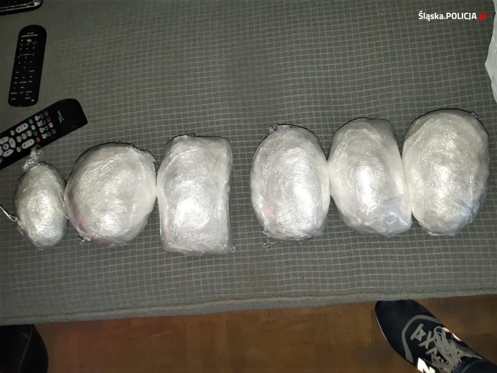 Ponad 5 kilogramów amfetaminy i plantacja marihuany w mieszkaniu pseudokibica