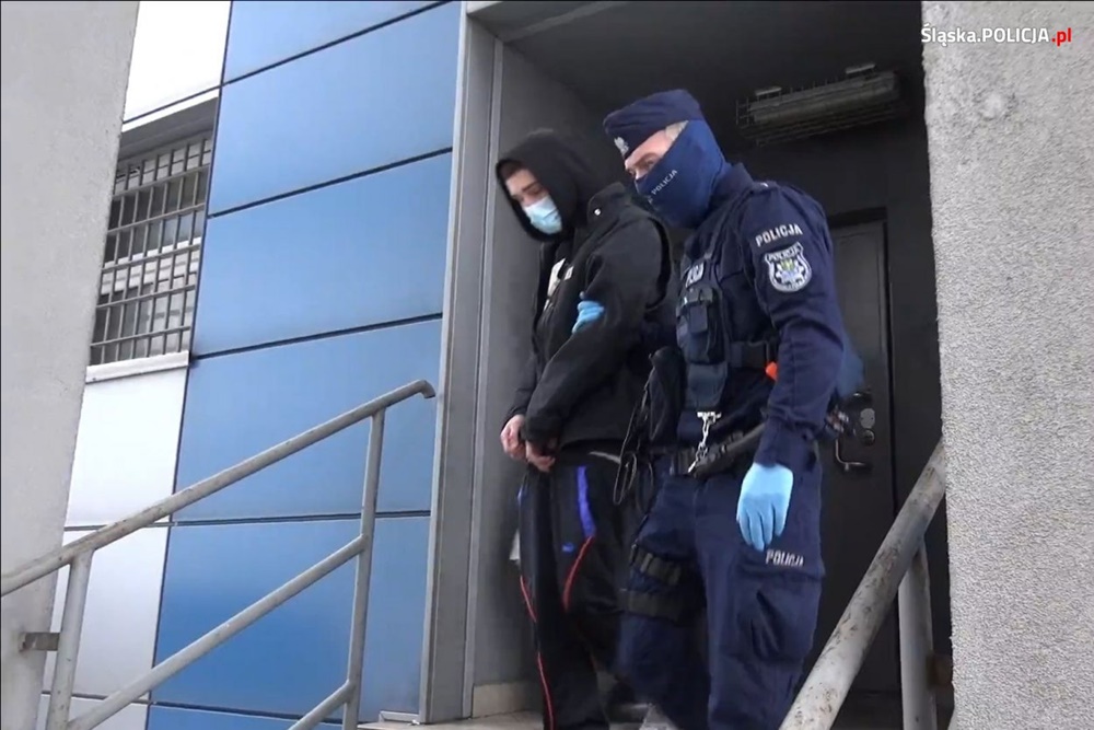 Internetowi oszuści w rękach cyberpolicjantów