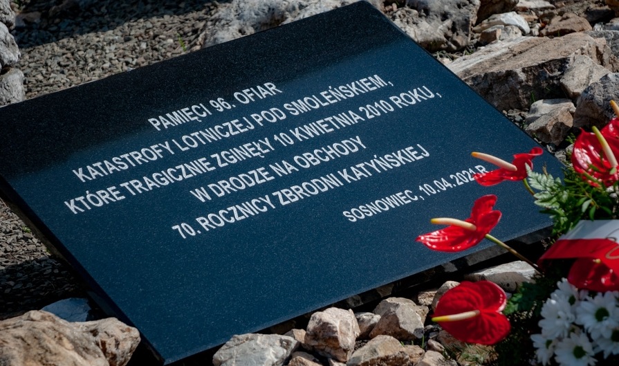 Odsłonięcie tablicy upamiętniającej ofiary katastrofy smoleńskiej