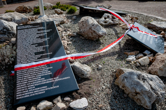 Odsłonięcie tablicy upamiętniającej ofiary katastrofy smoleńskiej