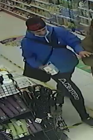 Czy rozpoznajesz go? Ukradł perfumy o wartości 600 złotych