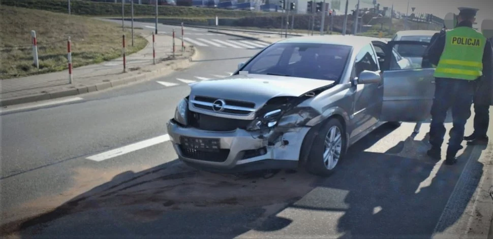 Zignorował czerwone światło i doprowadził do kolizji