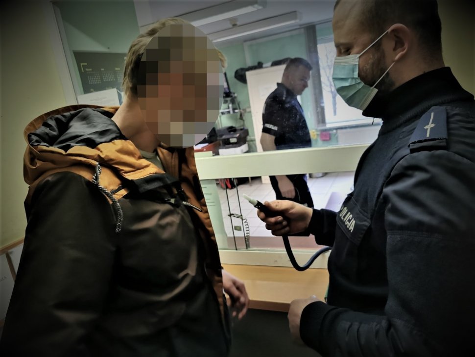 Przyjechał po śniadanie kompletnie pijany. Zareagował inny klient