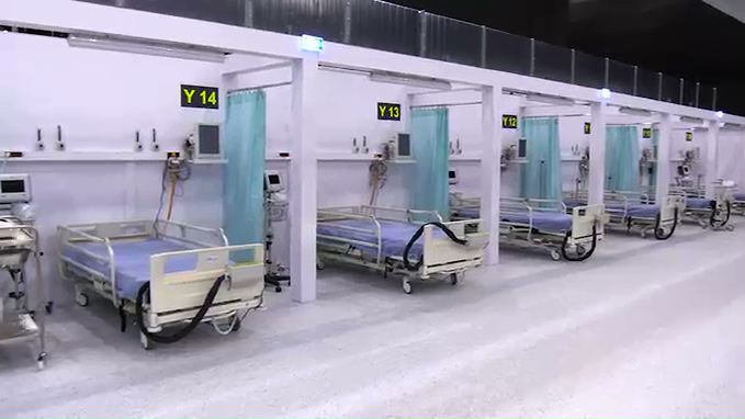 Po pijaku wtargnęli do szpitala tymczasowego w MCK. Chciał pokazać koledze szpital